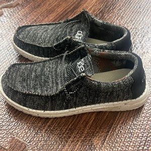 Boys Wally Hey dudes , size youth 4. L-5.